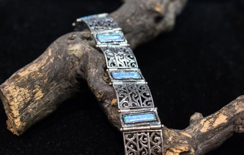 silver 925 bracelete with Opal stone.